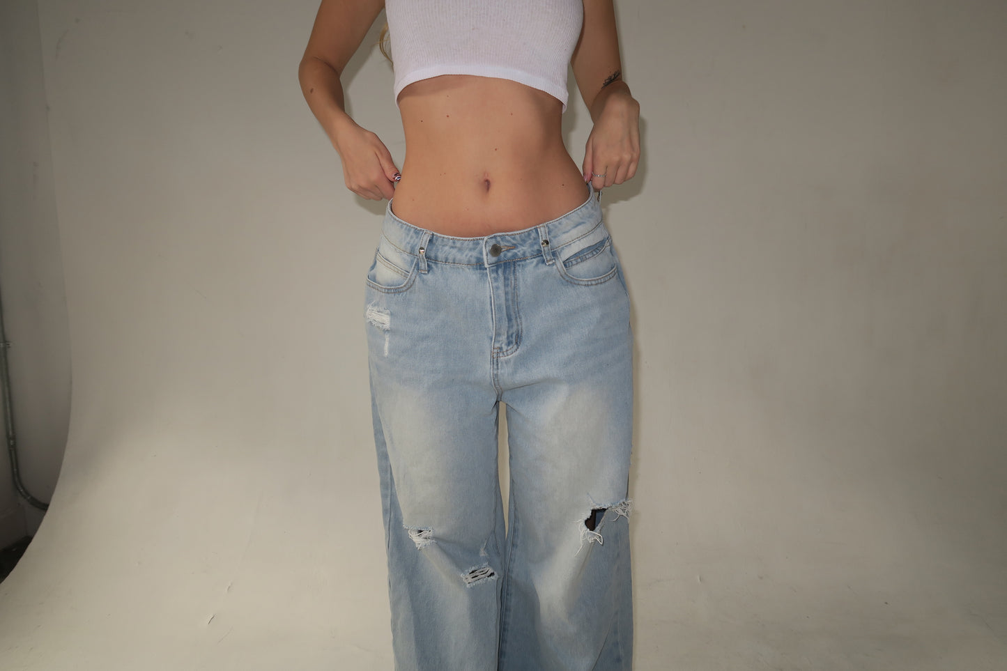 LIGHT WASH DISTRESSED JEANS (PRE-ORDER)